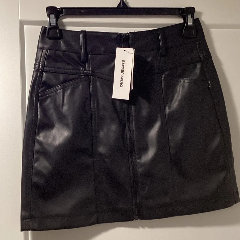 NWT DKNY Size 24 Black Faux Leather‎ Mini Skirt